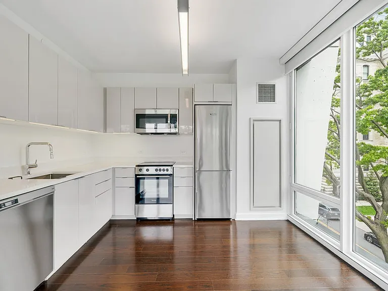 400 W 113th St #329 — Photo 8
