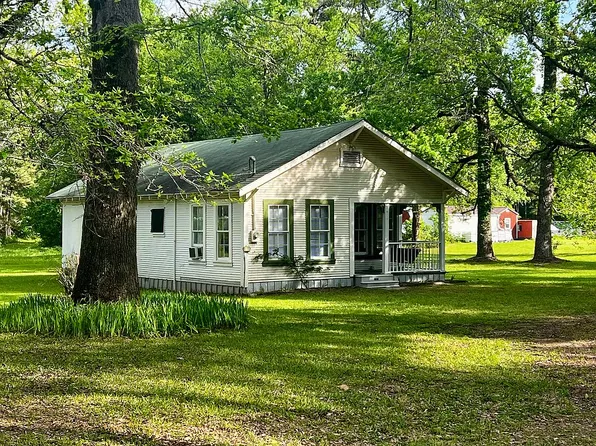 807 Campus Dr, Zavalla, TX 75980