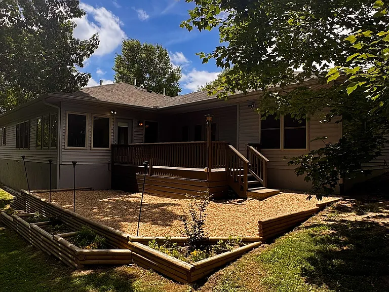 723 Lakeview Dr — Photo 30