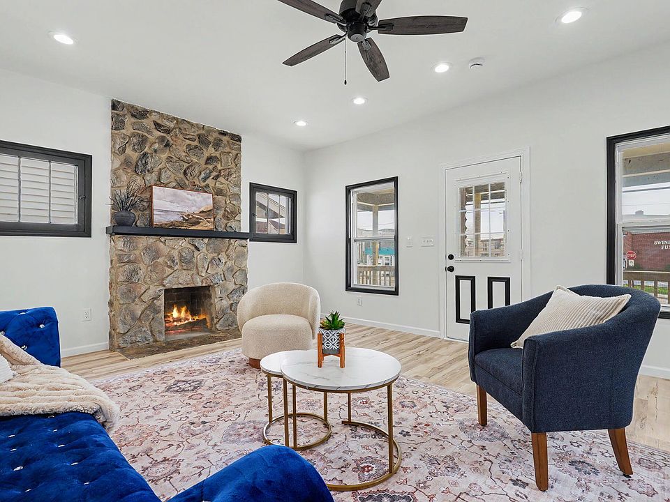 1st image of 3606 Caroline St