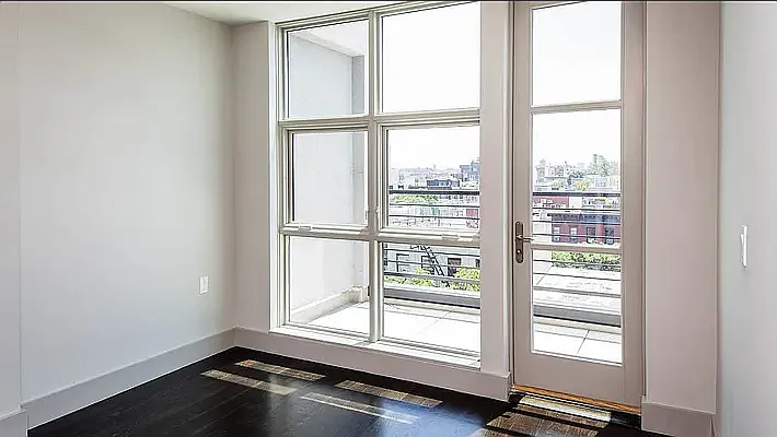 56 Box Street — Photo 4