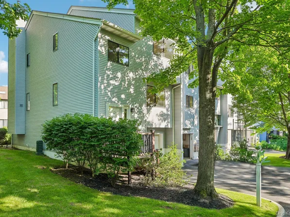 12 Evan Court, Nanuet, NY 10954