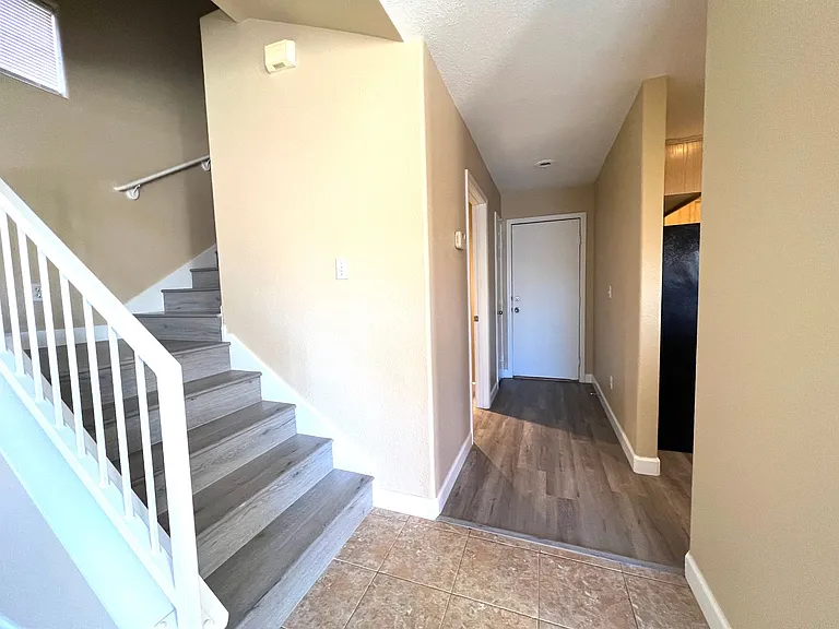 5555 Leaning Oak Ave — Photo 4
