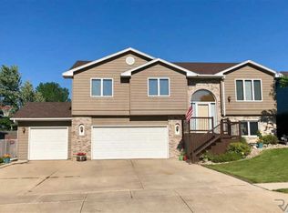2004 S Oxford Ave, Sioux Falls, SD 57106
