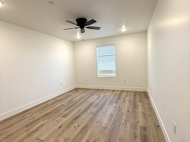 201 W Center St #13 — Photo 15