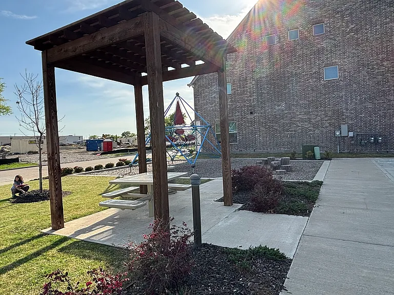 325 Baker Dr — Photo 8