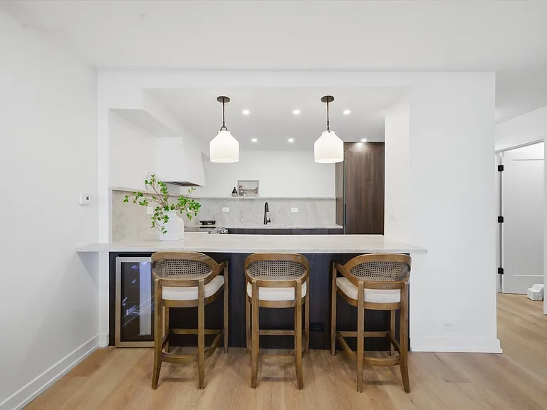 1560 N Sandburg Ter #1210J — Photo 5