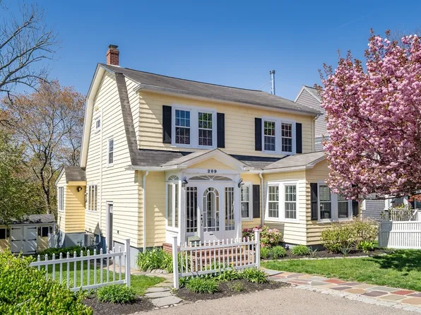209 Beech St, Roslindale, MA 02131