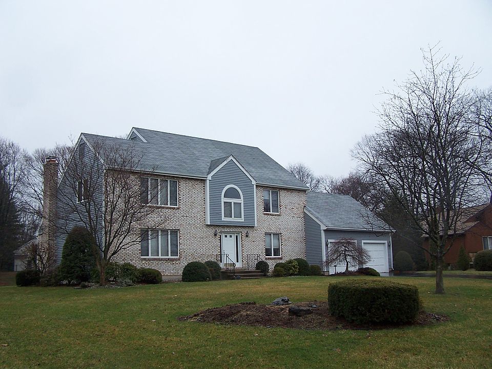 Front of house on Cul-de-sac