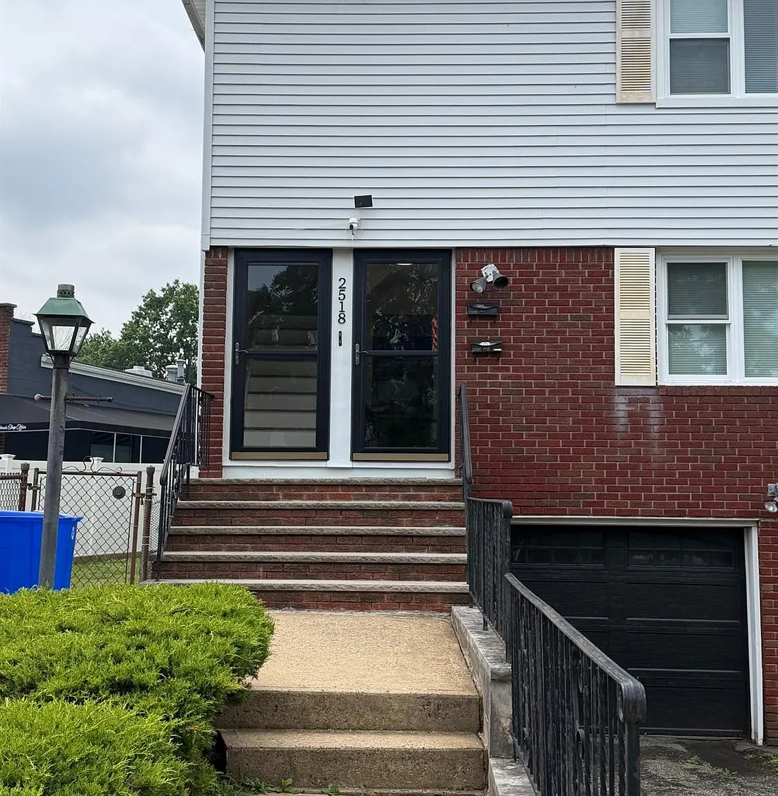 3 bed, 1.5 bath, $2,850 — Photo 1