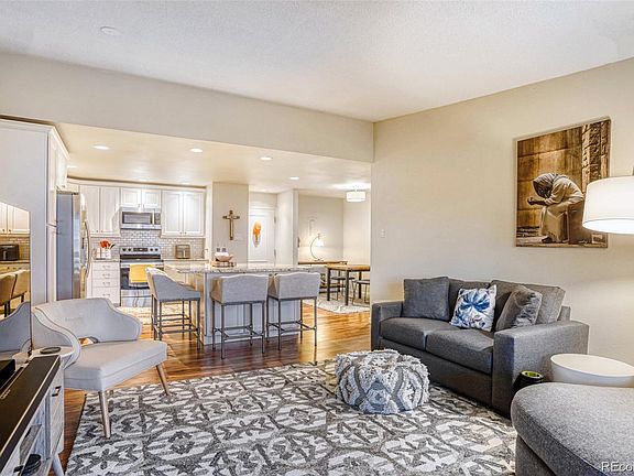 4th image of 750 S Clinton Street #9D