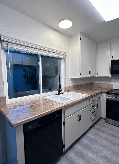 770 Hampshire Ln — Photo 17