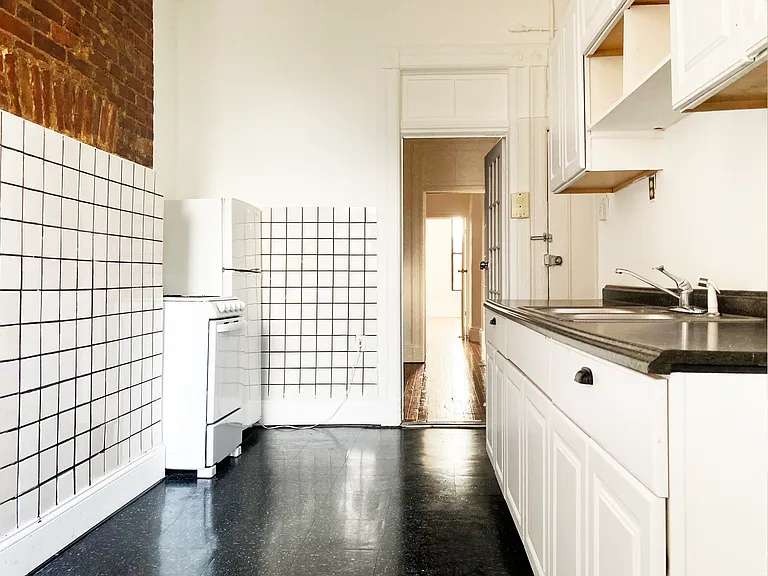604 Manhattan Ave #4R — Photo 5