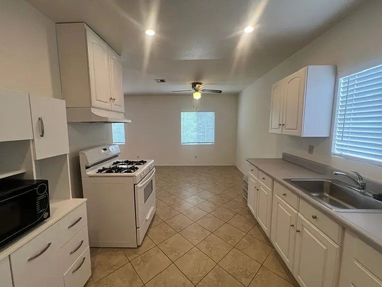 17430 W Gledhill St — Photo 13
