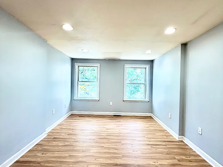 414 N Bradford St — Photo 6
