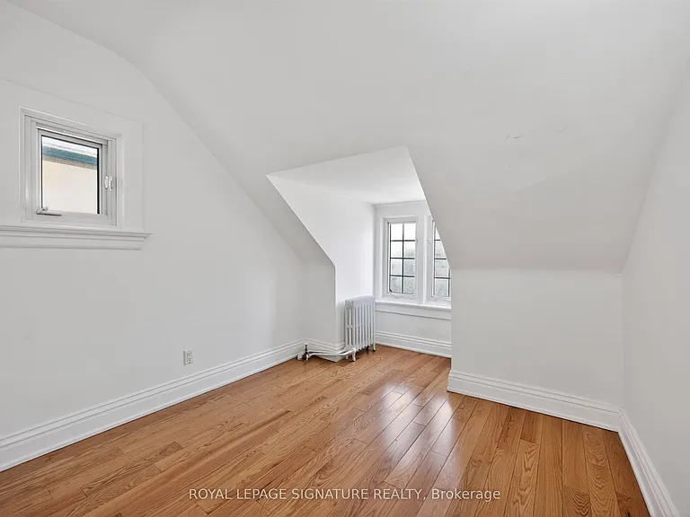 426 Armadale Ave — Photo 36