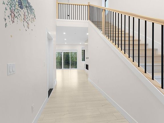 5th image of 23680 132nd Ave