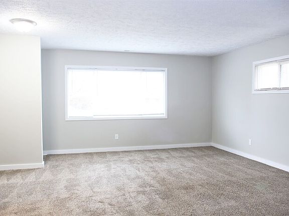 4th image of 2381 Marcia Dr