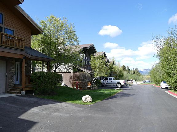 3rd image of 672 Hillside Dr