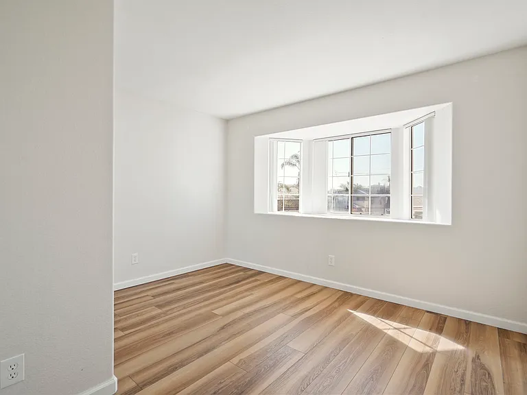 221 Donax Ave #11 — Photo 10
