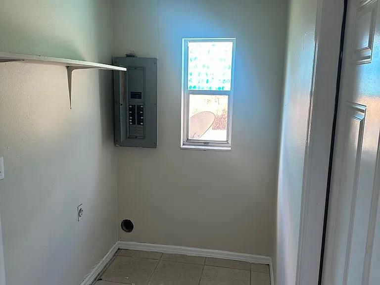 412 Country Lane Dr — Photo 12