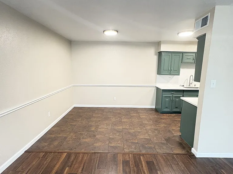 2622 Custer Pkwy #D — Photo 3