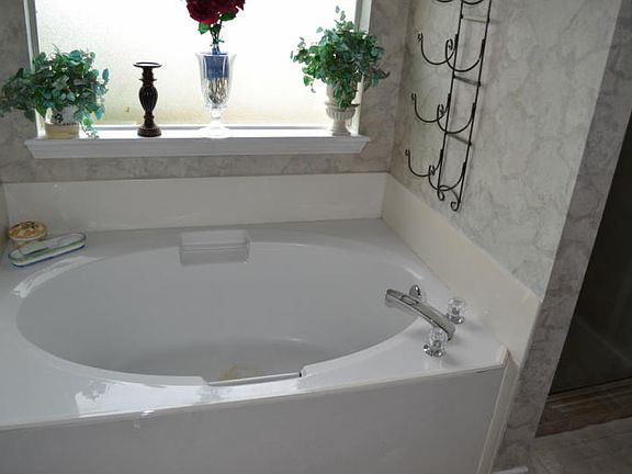 2nd image of 7405 Lake Buchanan Ct