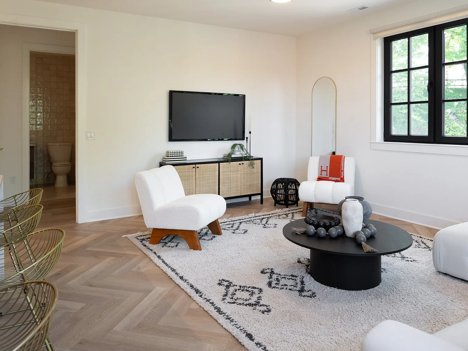 2 bed, 1198 sqft, $8,695 — Photo 2