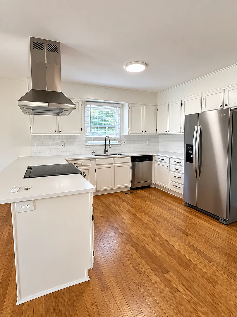 Charming 2 Bed Brick Home with Updated Kitchen, Hardwood Floors & Spacious Backyard — Photo 2