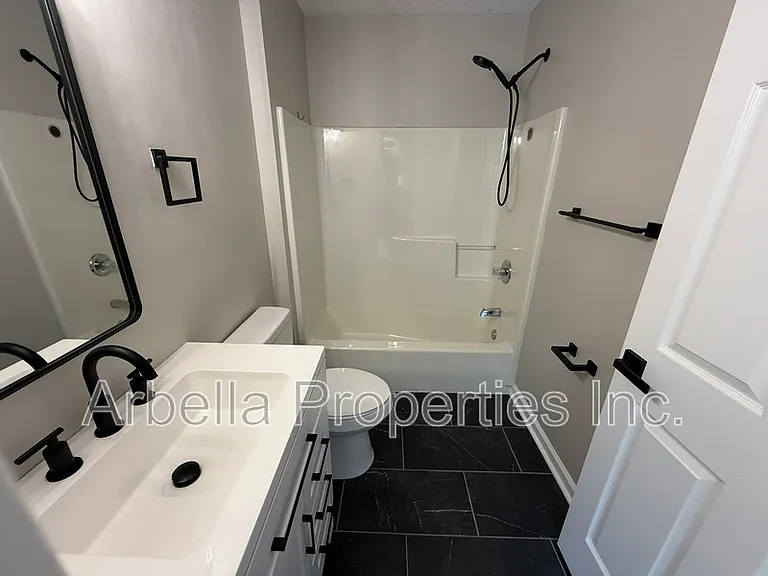 1735 Blakewood Ct — Photo 15