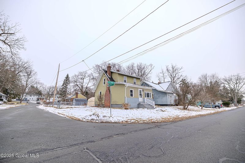 3rd image of 134 Gifford Road