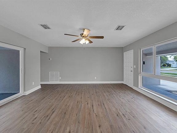 5th image of 421 SE 5th Avenue