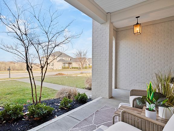 3rd image of 213 Broadgreen Ln