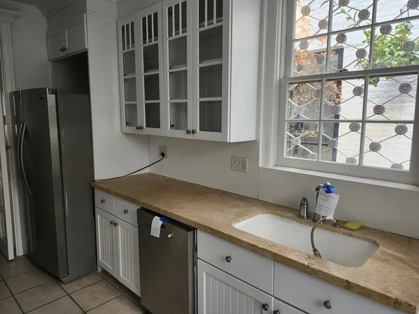 231 East 62nd Street image 6 of 25