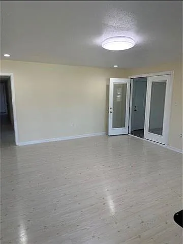 517 Diplomat St — Photo 3