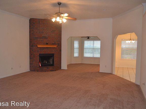 3rd image of 5807 Venetian Ct