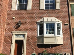 18 Valley Crossing Cir, Cockeysville, MD 21030