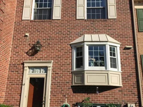 18 Valley Crossing Cir, Cockeysville, MD 21030
