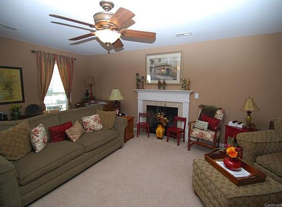 4th image of 4033 Hereford Ln
