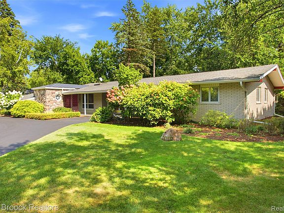 3rd image of 3159 Middlebury Ln