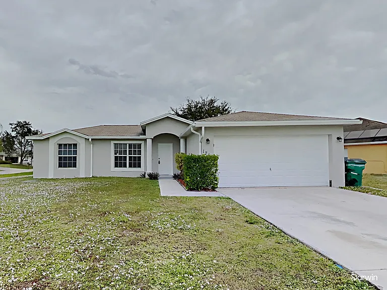 1711 SW Gloria Ln — Photo 1