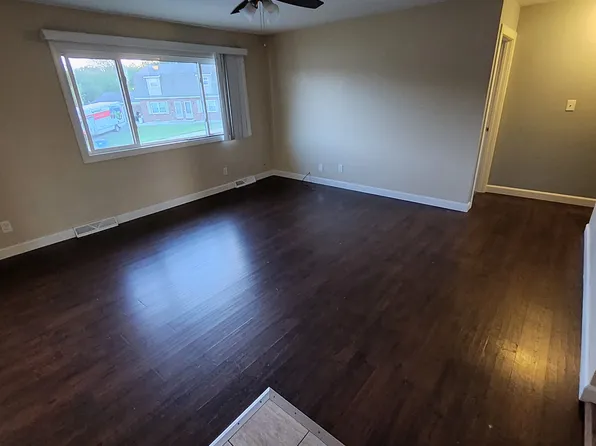 43 Oak Ct APT C, Hebron, IN 46341