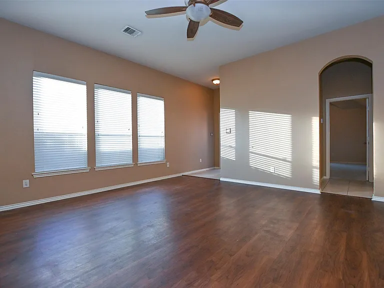 2123 Castle Gardens Ln — Photo 6