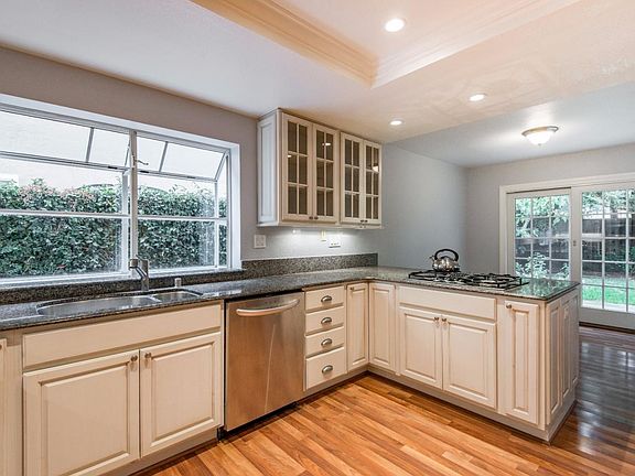 4th image of 205 Yarborough Ln