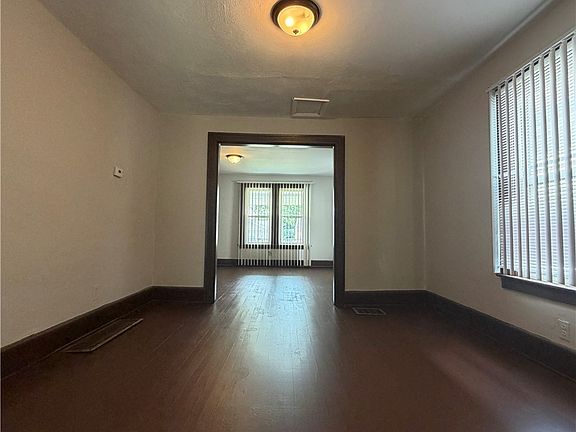 4th image of 634 Walton Ave
