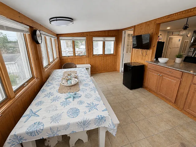 3 bed, 900 sqft, $2,300 — Photo 3