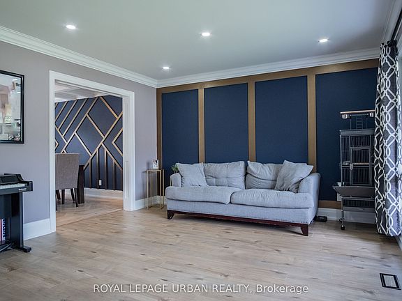 4th image of 4 Deerfield Cres
