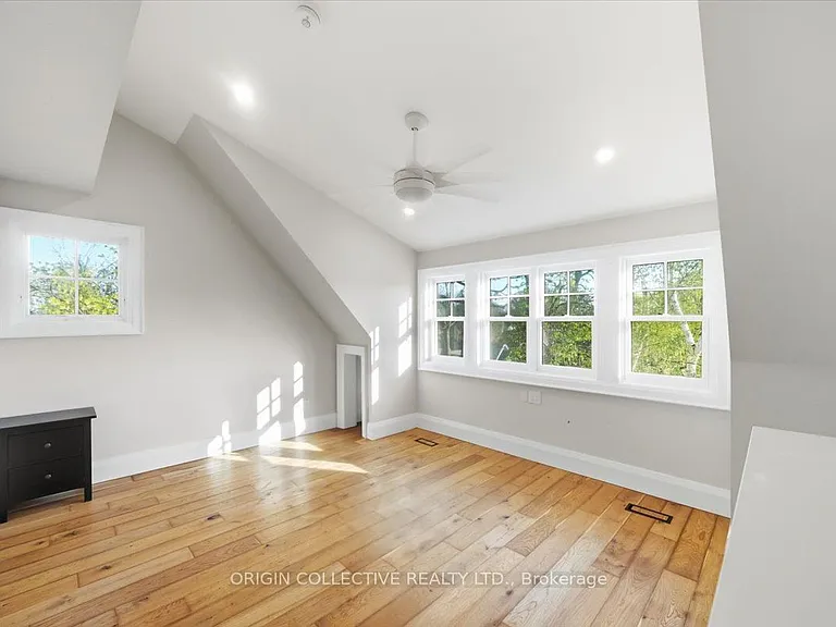 79 Wilson St E — Photo 3
