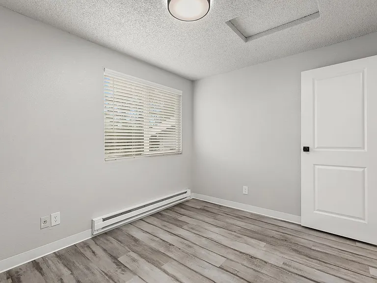 2550 N Vassault St — Photo 27