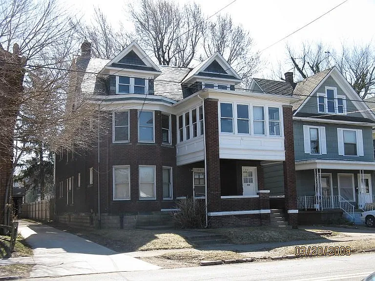 1241 W 8th St — Photo 1